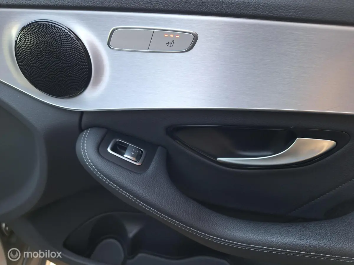 180 Business Solution AMG 1e Eigenaar, BTW-Auto ! Full-Option ! Mojavezilver ! Trekhaak-automatisch-wegklapbaar.