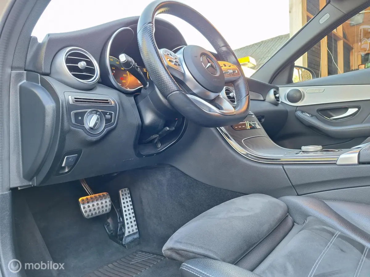 180 Business Solution AMG 1e Eigenaar, BTW-Auto ! Full-Option ! Mojavezilver ! Trekhaak-automatisch-wegklapbaar.