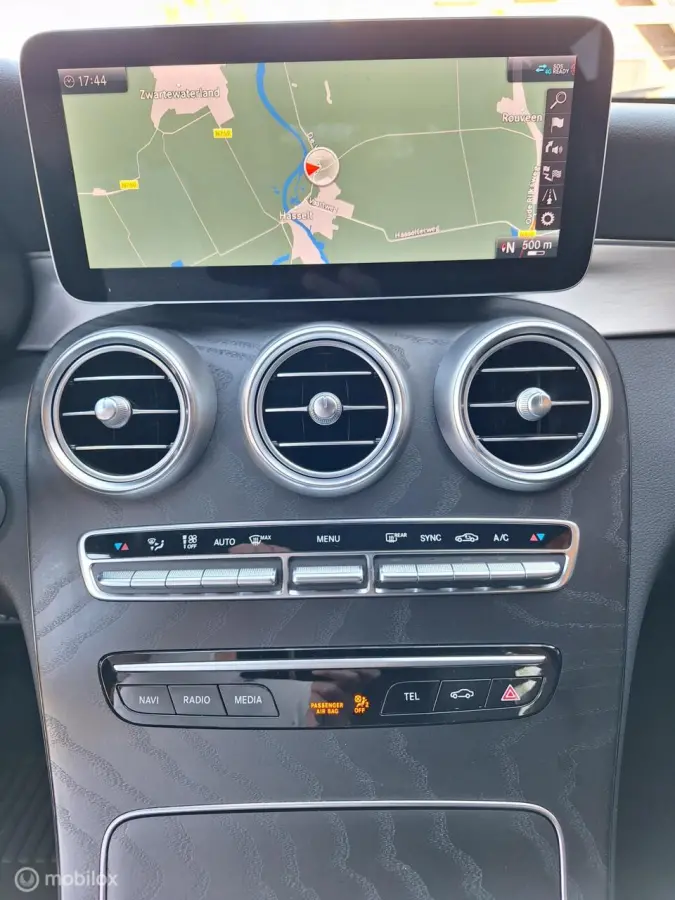 180 Business Solution AMG 1e Eigenaar, BTW-Auto ! Full-Option ! Mojavezilver ! Trekhaak-automatisch-wegklapbaar.