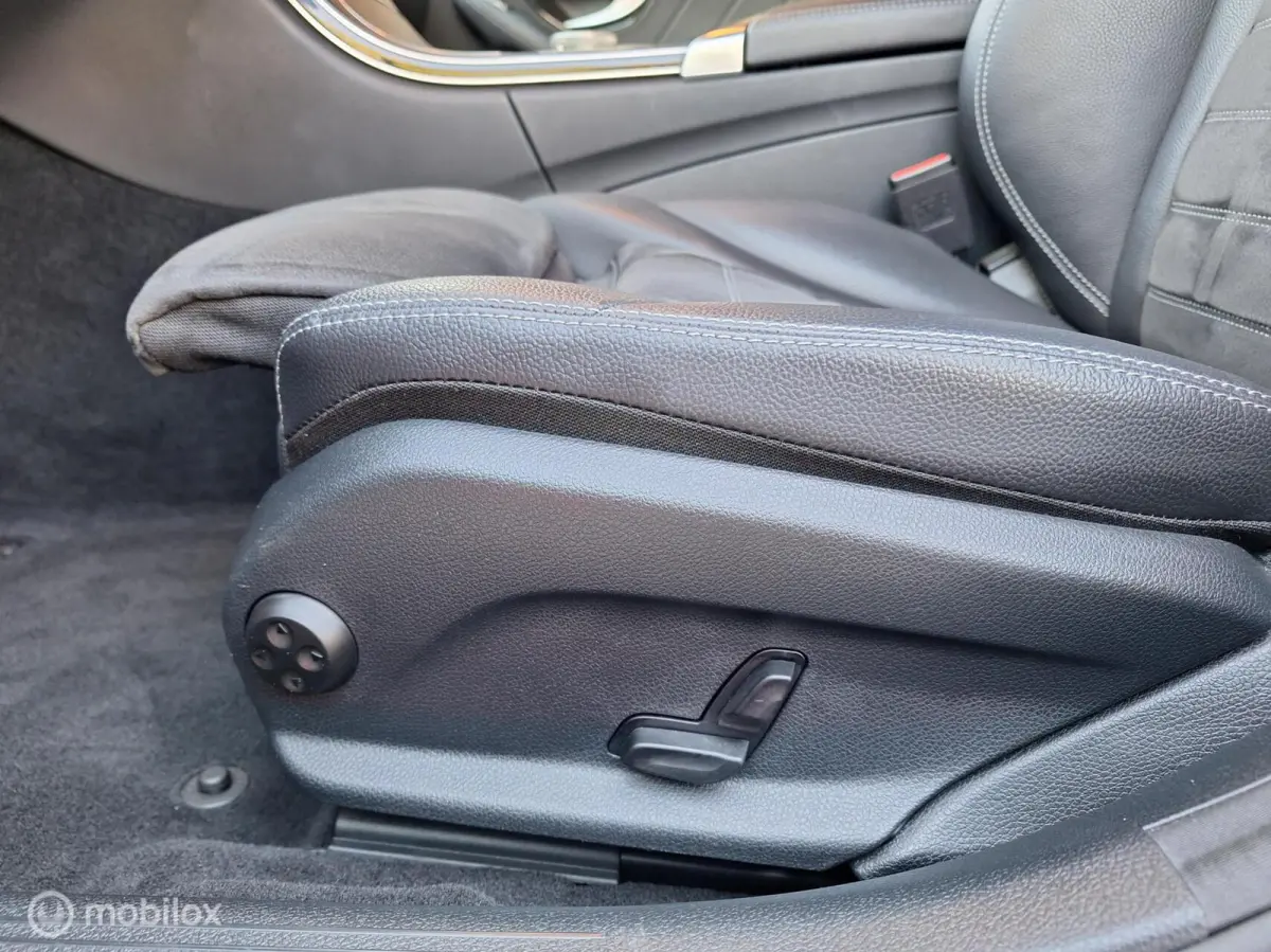 180 Business Solution AMG 1e Eigenaar, BTW-Auto ! Full-Option ! Mojavezilver ! Trekhaak-automatisch-wegklapbaar.