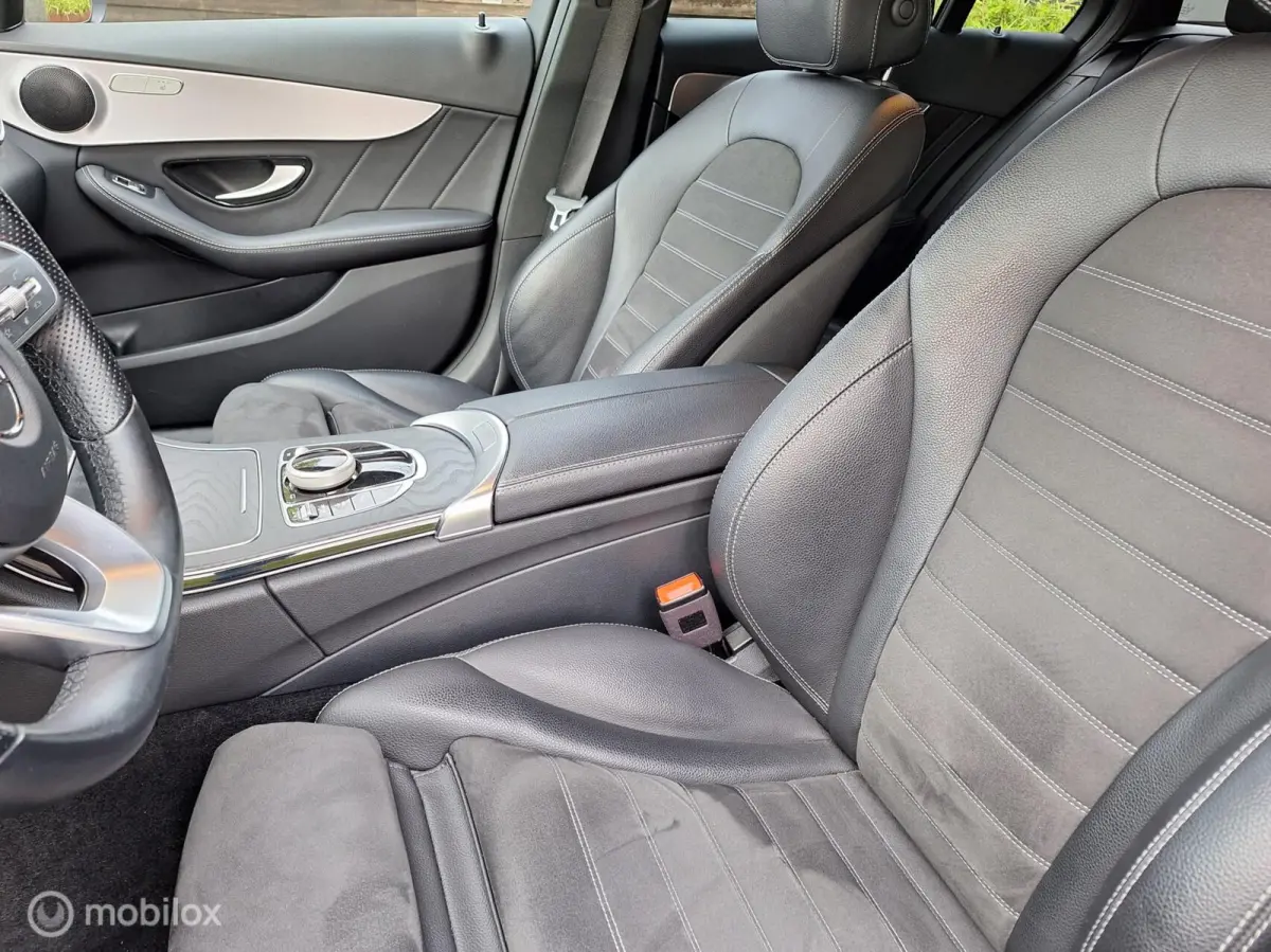 180 Business Solution AMG 1e Eigenaar, BTW-Auto ! Full-Option ! Mojavezilver ! Trekhaak-automatisch-wegklapbaar.