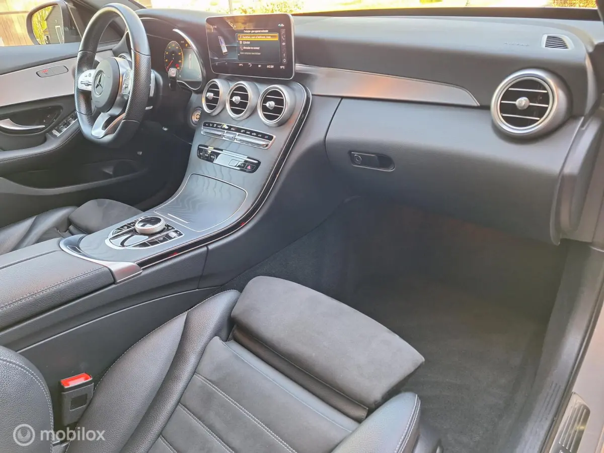 180 Business Solution AMG 1e Eigenaar, BTW-Auto ! Full-Option ! Mojavezilver ! Trekhaak-automatisch-wegklapbaar.