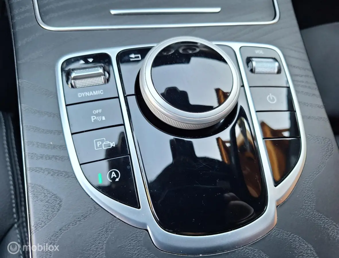 180 Business Solution AMG 1e Eigenaar, BTW-Auto ! Full-Option ! Mojavezilver ! Trekhaak-automatisch-wegklapbaar.
