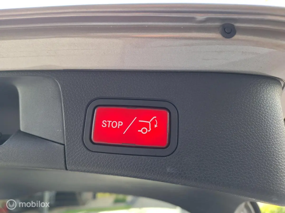 180 Business Solution AMG 1e Eigenaar, BTW-Auto ! Full-Option ! Mojavezilver ! Trekhaak-automatisch-wegklapbaar.