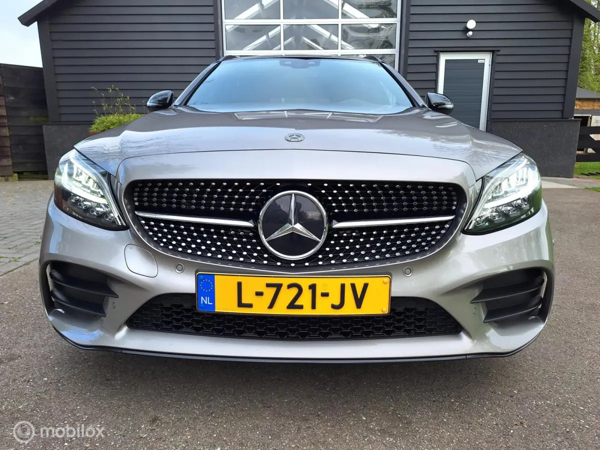 180 Business Solution AMG 1e Eigenaar, BTW-Auto ! Full-Option ! Mojavezilver ! Trekhaak-automatisch-wegklapbaar.