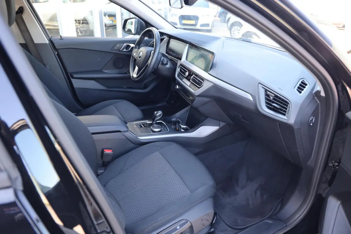 118i Business Edition|Automaat|Navi|Cruise|Apple carplay/Android auto|