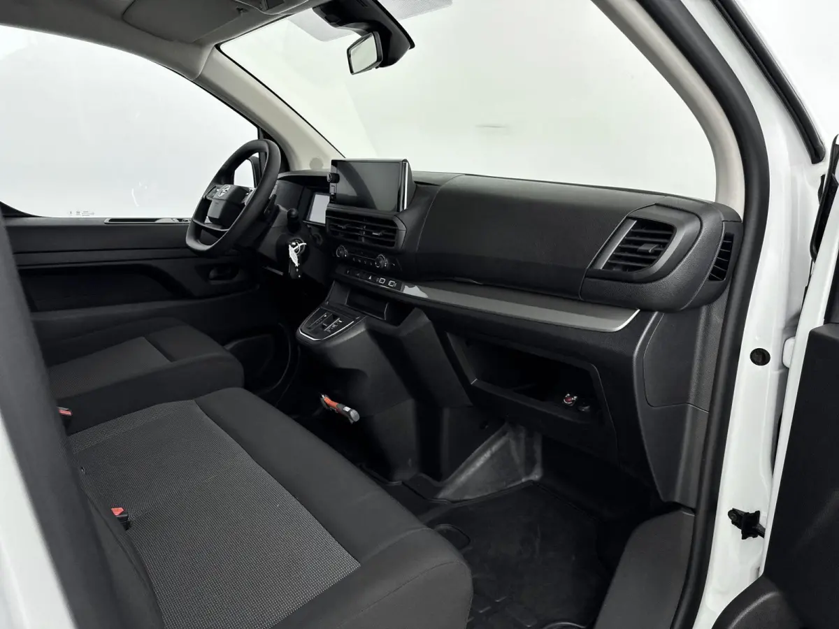 Electric L2 136pk 75 kWh Automaat | ACCU 97% | Camera | 3- Persoons | Draadlos Carplay | Navigatie
