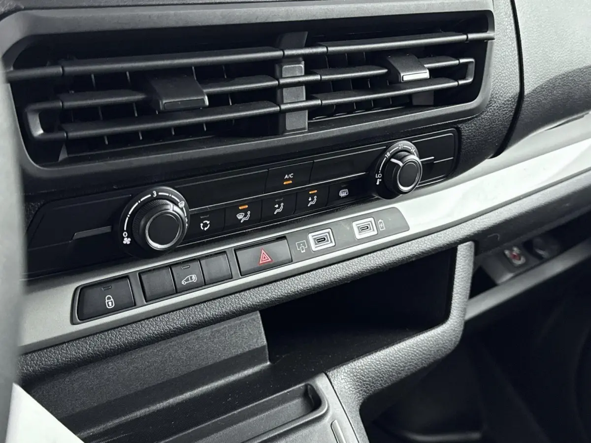 Electric L2 136pk 75 kWh Automaat | ACCU 97% | Camera | 3- Persoons | Draadlos Carplay | Navigatie