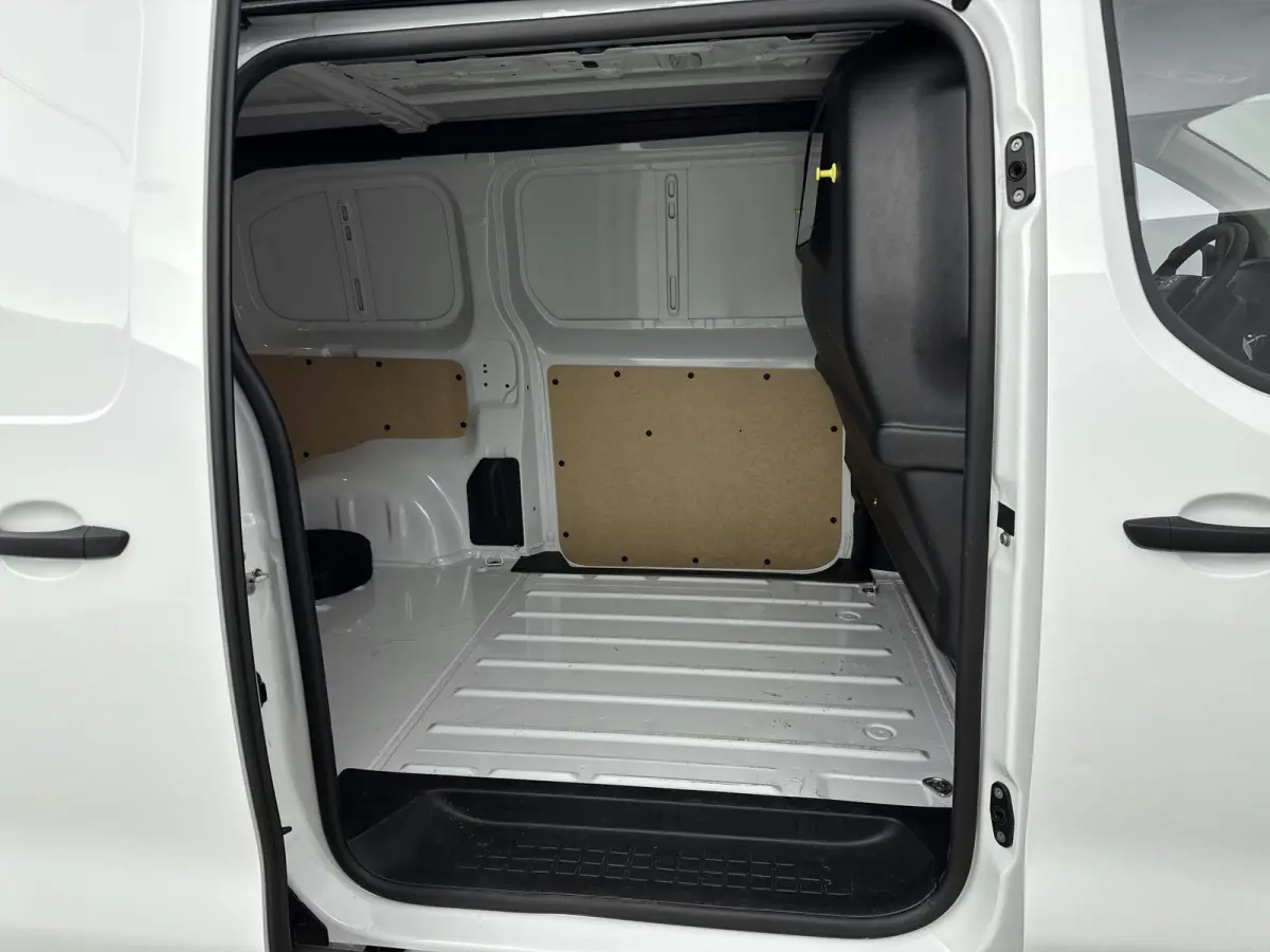 Electric L2 136pk 75 kWh Automaat | ACCU 97% | Camera | 3- Persoons | Draadlos Carplay | Navigatie