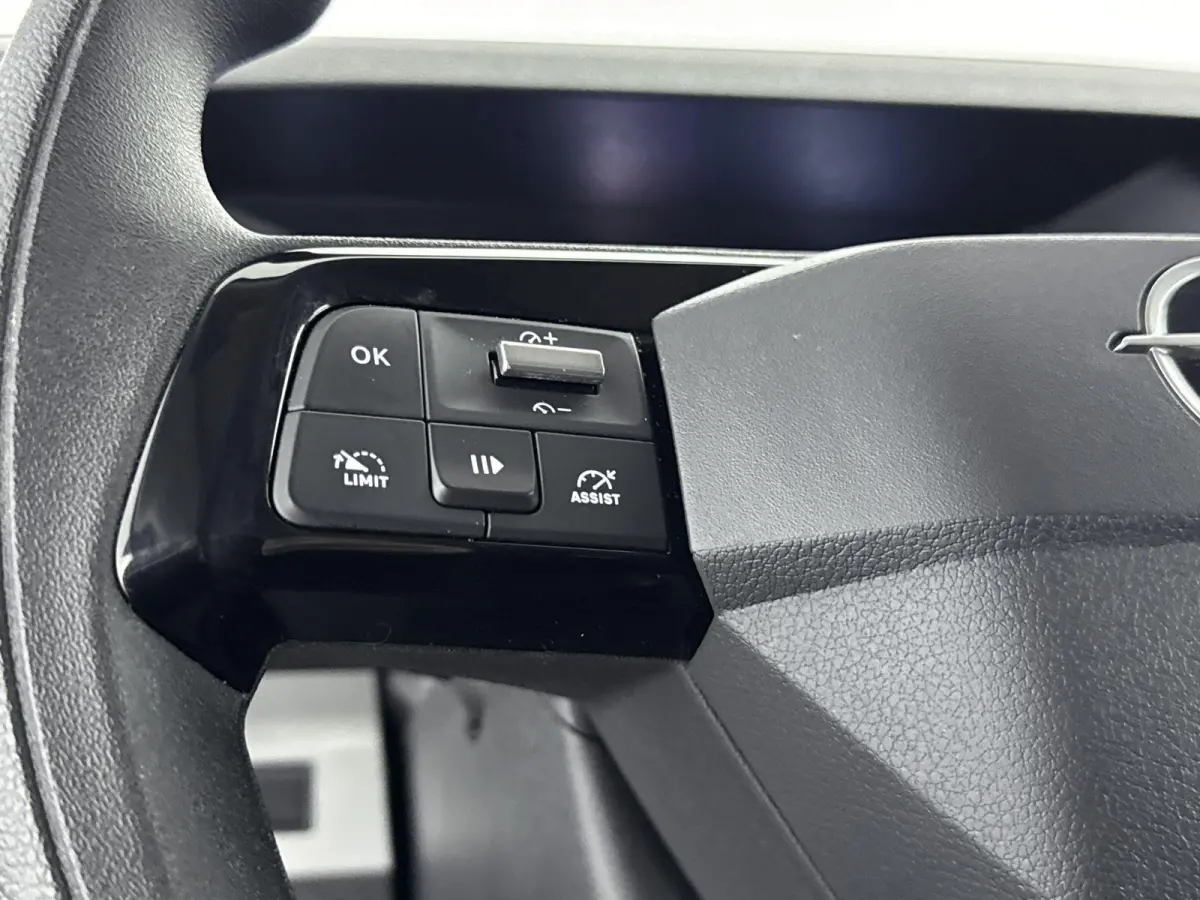 Electric L2 136pk 75 kWh Automaat | ACCU 97% | Camera | 3- Persoons | Draadlos Carplay | Navigatie