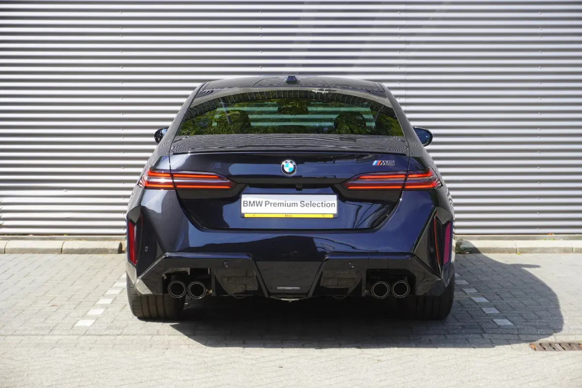 Sedan Bowers & Wilkins Surround Sound System | Glazen panoramadak | Driving Assistant Professional | M Driver's Pack | Comfort Access | Stuurwielrand verwarmd