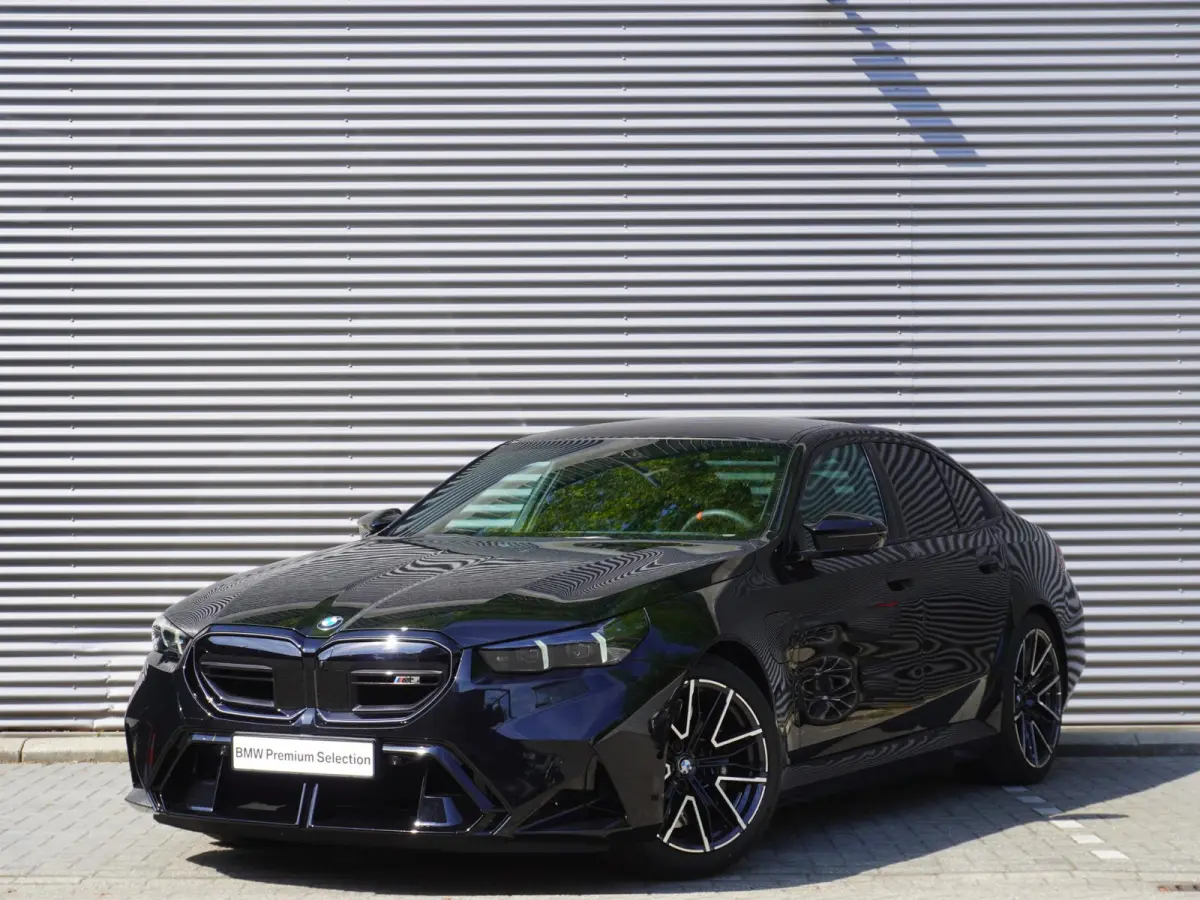 Sedan Bowers & Wilkins Surround Sound System | Glazen panoramadak | Driving Assistant Professional | M Driver's Pack | Comfort Access | Stuurwielrand verwarmd