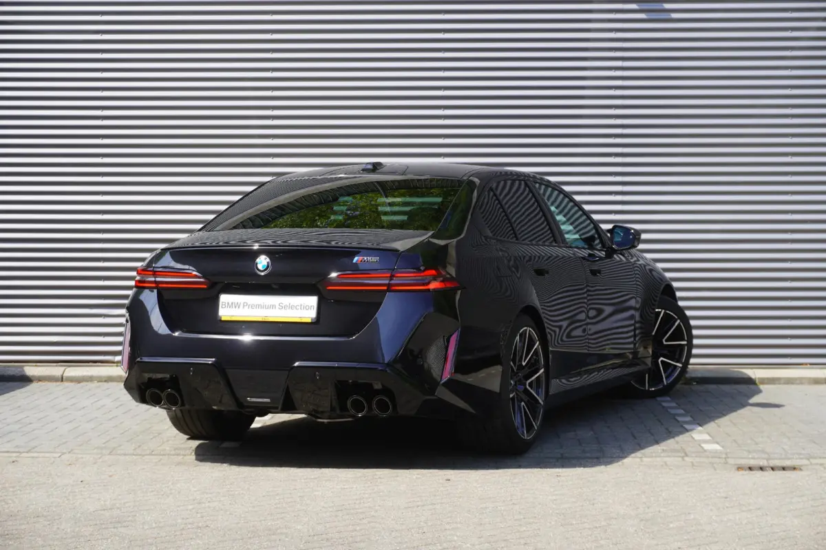 Sedan Bowers & Wilkins Surround Sound System | Glazen panoramadak | Driving Assistant Professional | M Driver's Pack | Comfort Access | Stuurwielrand verwarmd
