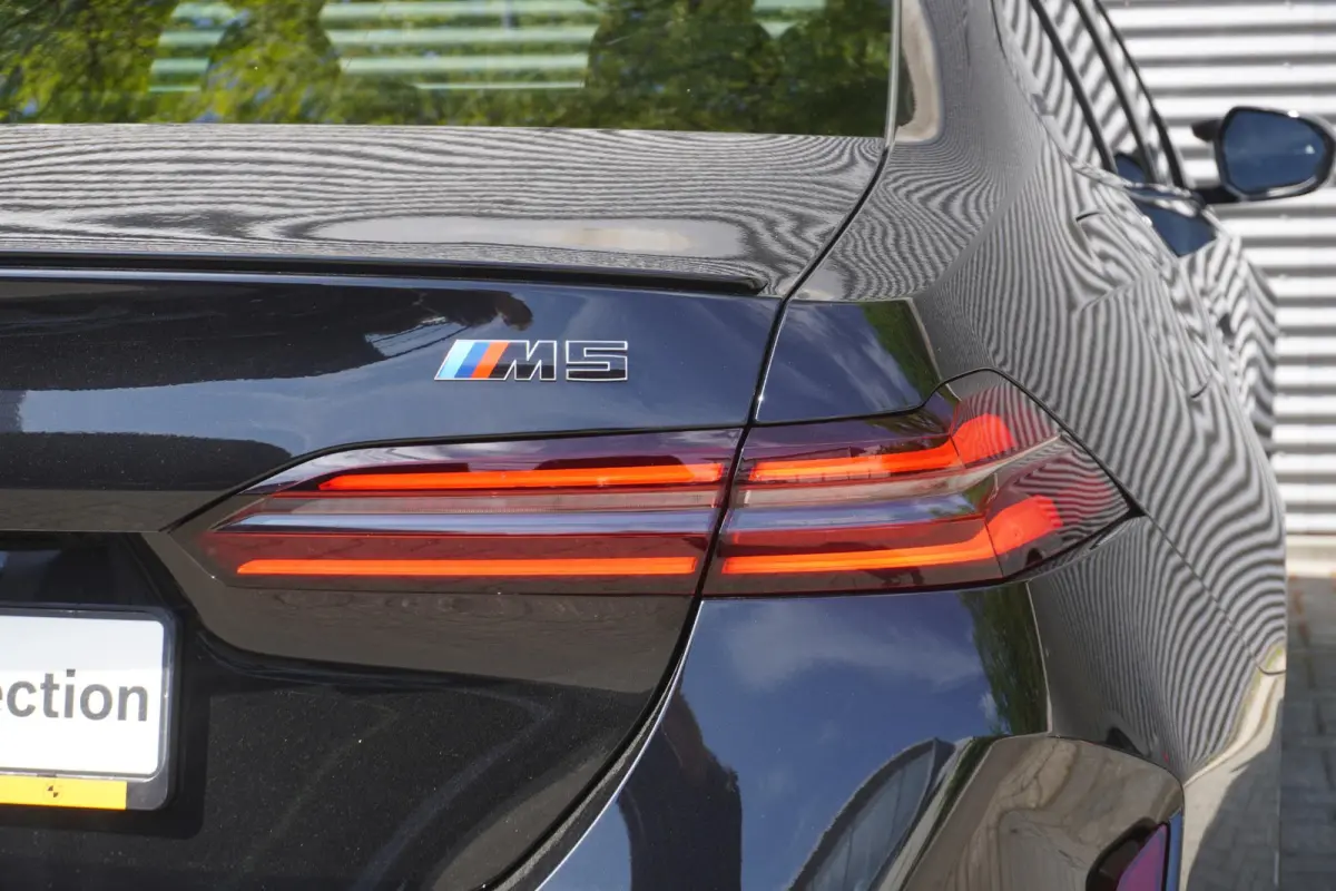 Sedan Bowers & Wilkins Surround Sound System | Glazen panoramadak | Driving Assistant Professional | M Driver's Pack | Comfort Access | Stuurwielrand verwarmd