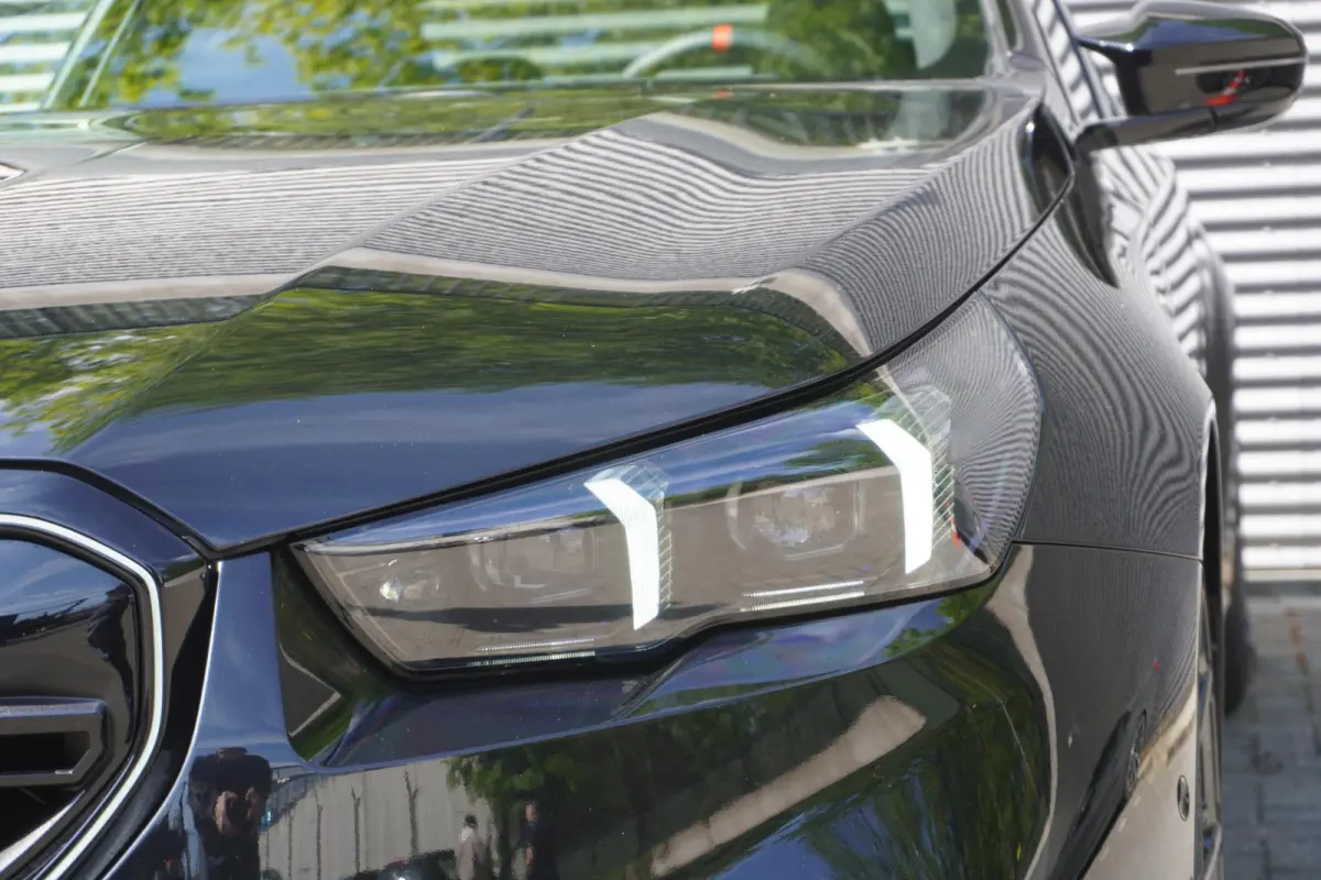 Sedan Bowers & Wilkins Surround Sound System | Glazen panoramadak | Driving Assistant Professional | M Driver's Pack | Comfort Access | Stuurwielrand verwarmd