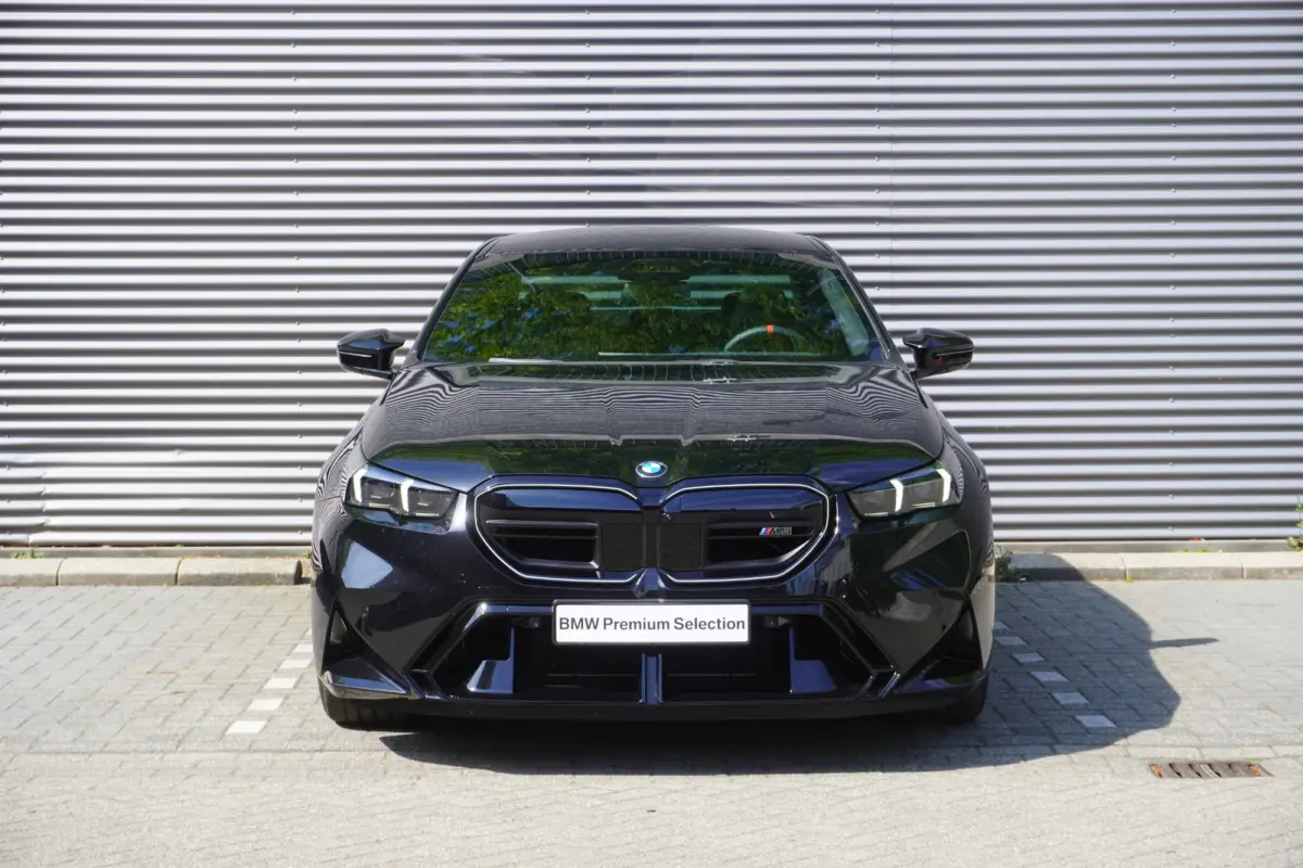 Sedan Bowers & Wilkins Surround Sound System | Glazen panoramadak | Driving Assistant Professional | M Driver's Pack | Comfort Access | Stuurwielrand verwarmd