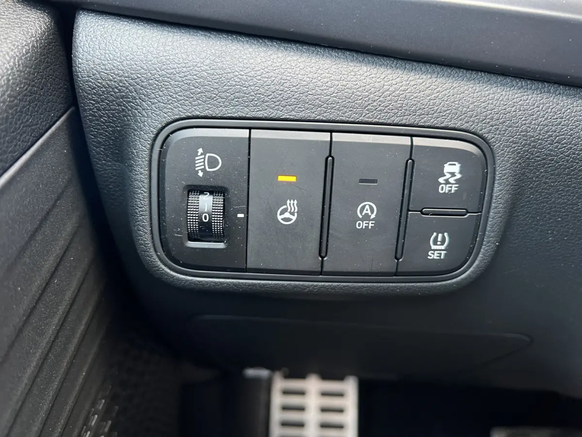 Premium 1.0 T-GDi Automaat | Camera | Climate controle | Carplay | Stoelverwarming | Digitaal cockpit | Stuurverwarming | Privacy Glass | Dodehoekdetectie