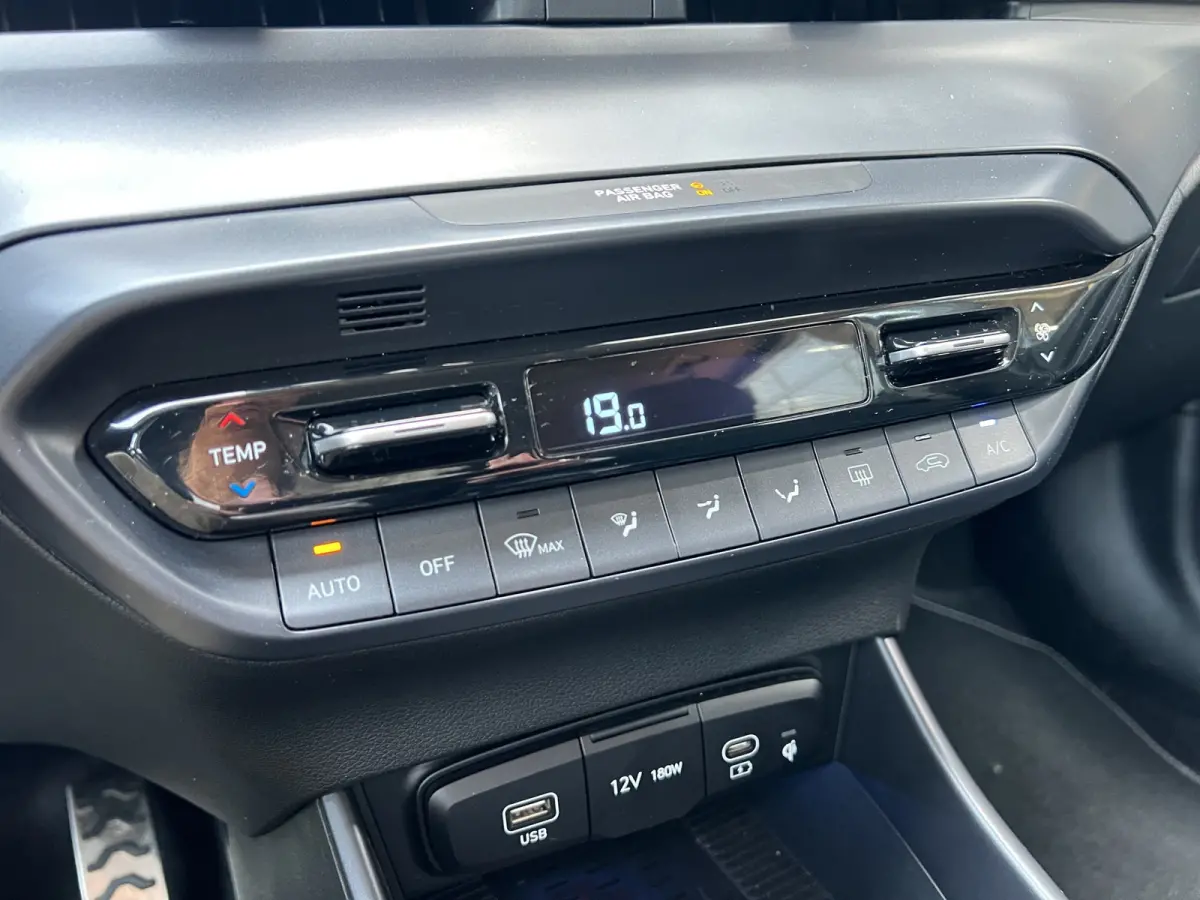 Premium 1.0 T-GDi Automaat | Camera | Climate controle | Carplay | Stoelverwarming | Digitaal cockpit | Stuurverwarming | Privacy Glass | Dodehoekdetectie