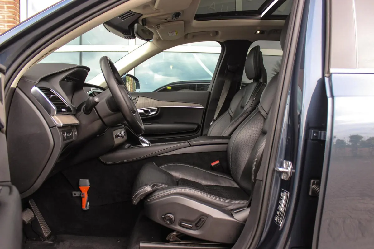 2.0 T8 Recharge AWD Inscription Exclusive | 1e eigenaar | NL auto | Stoelventilatie | Massage | Harman Kardon | Stuurverwarming | 360 camera | Panoramadak | Nappaleer | DAB