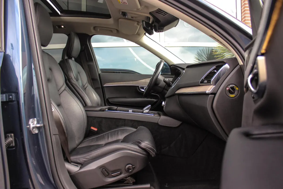 2.0 T8 Recharge AWD Inscription Exclusive | 1e eigenaar | NL auto | Stoelventilatie | Massage | Harman Kardon | Stuurverwarming | 360 camera | Panoramadak | Nappaleer | DAB