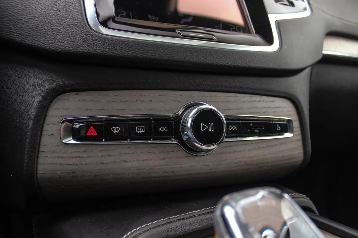 2.0 T8 Recharge AWD Inscription Exclusive | 1e eigenaar | NL auto | Stoelventilatie | Massage | Harman Kardon | Stuurverwarming | 360 camera | Panoramadak | Nappaleer | DAB