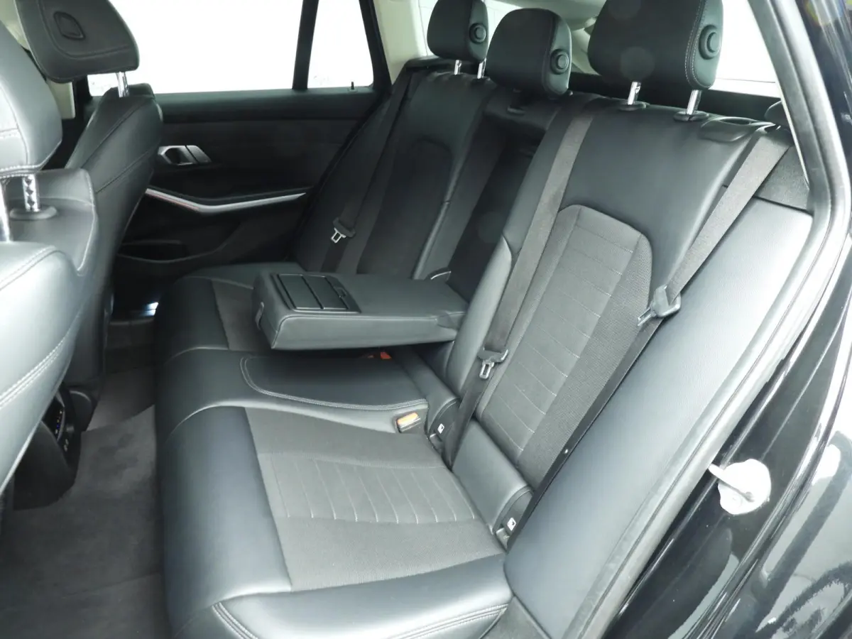 320i | LED | Navigatie | Sportstoelen | Stoelverwarming | Keyles go | Chrome line | DAB | hifi speakers | Alu 18 inch