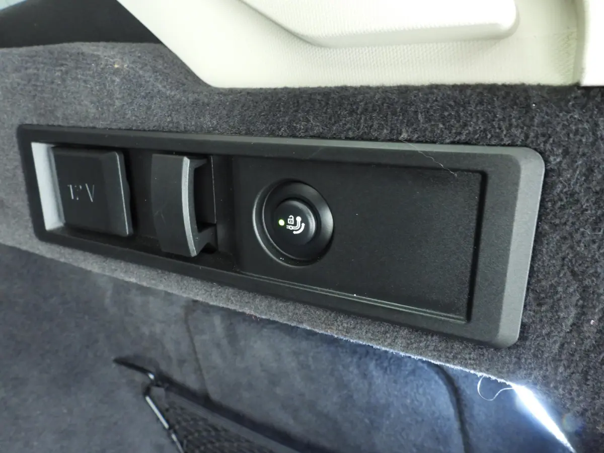 320i | LED | Navigatie | Sportstoelen | Stoelverwarming | Keyles go | Chrome line | DAB | hifi speakers | Alu 18 inch