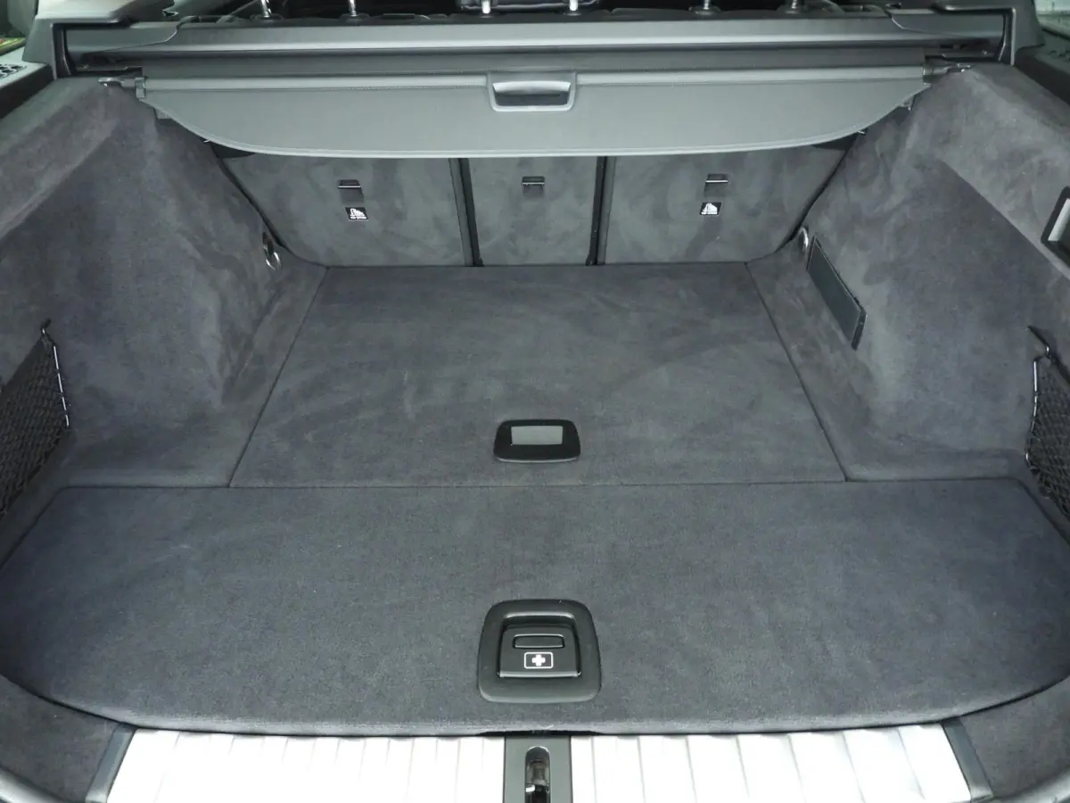 320i | LED | Navigatie | Sportstoelen | Stoelverwarming | Keyles go | Chrome line | DAB | hifi speakers | Alu 18 inch