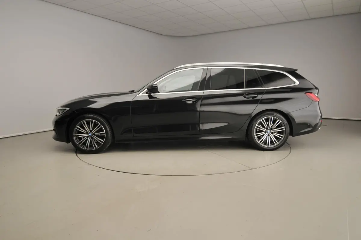 320i | LED | Navigatie | Sportstoelen | Stoelverwarming | Keyles go | Chrome line | DAB | hifi speakers | Alu 18 inch