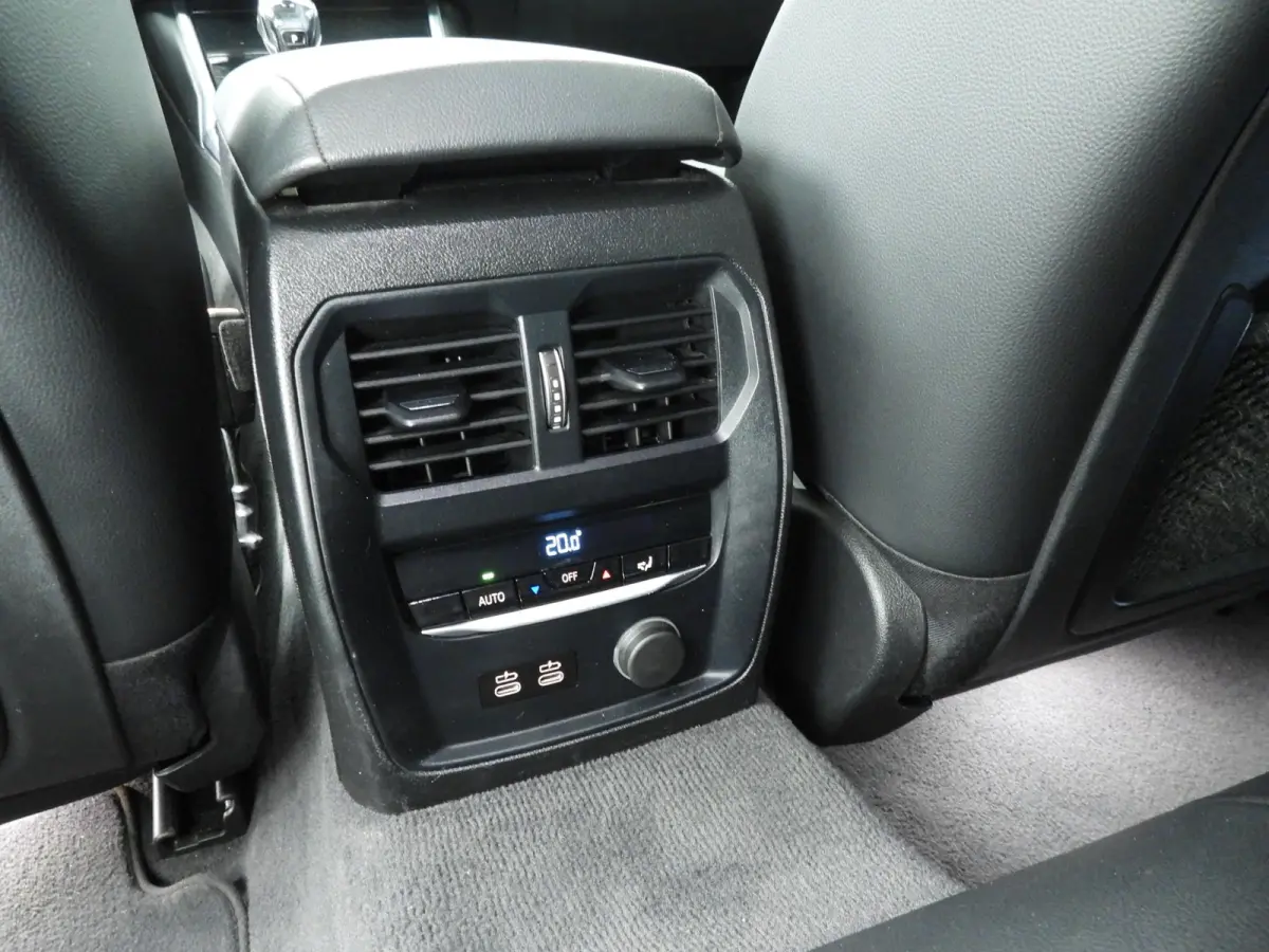 320i | LED | Navigatie | Sportstoelen | Stoelverwarming | Keyles go | Chrome line | DAB | hifi speakers | Alu 18 inch