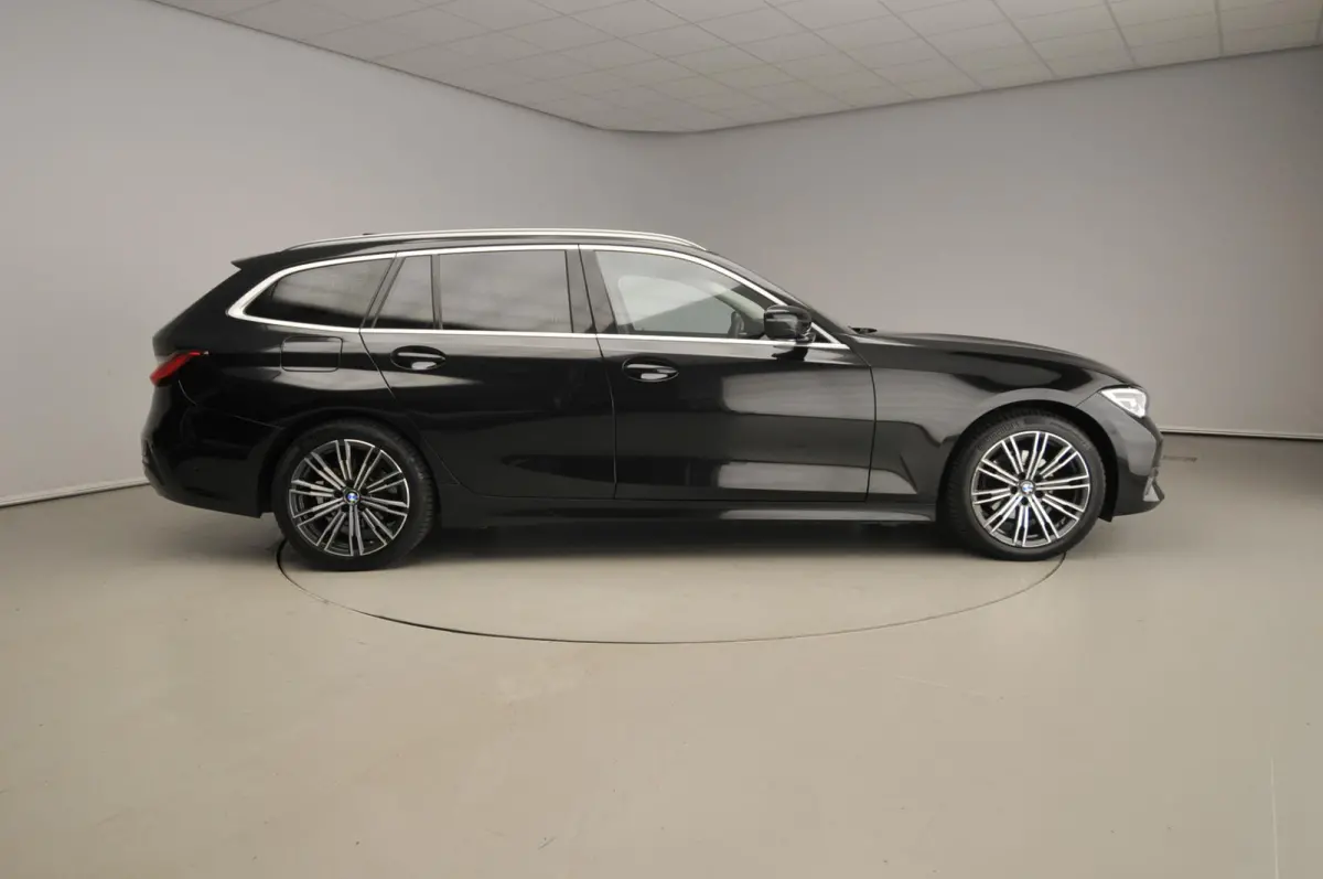 320i | LED | Navigatie | Sportstoelen | Stoelverwarming | Keyles go | Chrome line | DAB | hifi speakers | Alu 18 inch
