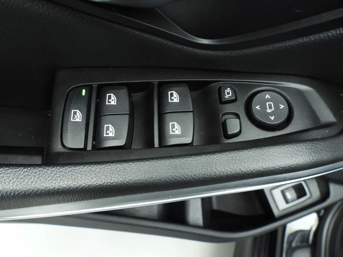 320i | LED | Navigatie | Sportstoelen | Stoelverwarming | Keyles go | Chrome line | DAB | hifi speakers | Alu 18 inch