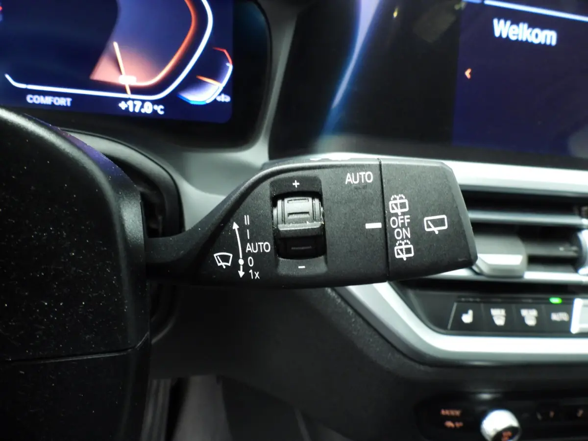 320i | LED | Navigatie | Sportstoelen | Stoelverwarming | Keyles go | Chrome line | DAB | hifi speakers | Alu 18 inch