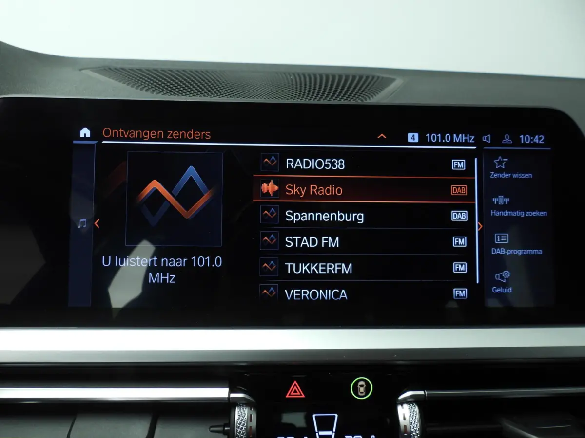 320i | LED | Navigatie | Sportstoelen | Stoelverwarming | Keyles go | Chrome line | DAB | hifi speakers | Alu 18 inch