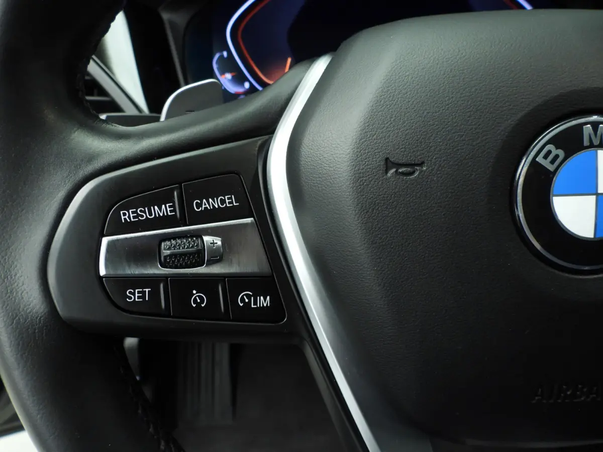 320i | LED | Navigatie | Sportstoelen | Stoelverwarming | Keyles go | Chrome line | DAB | hifi speakers | Alu 18 inch