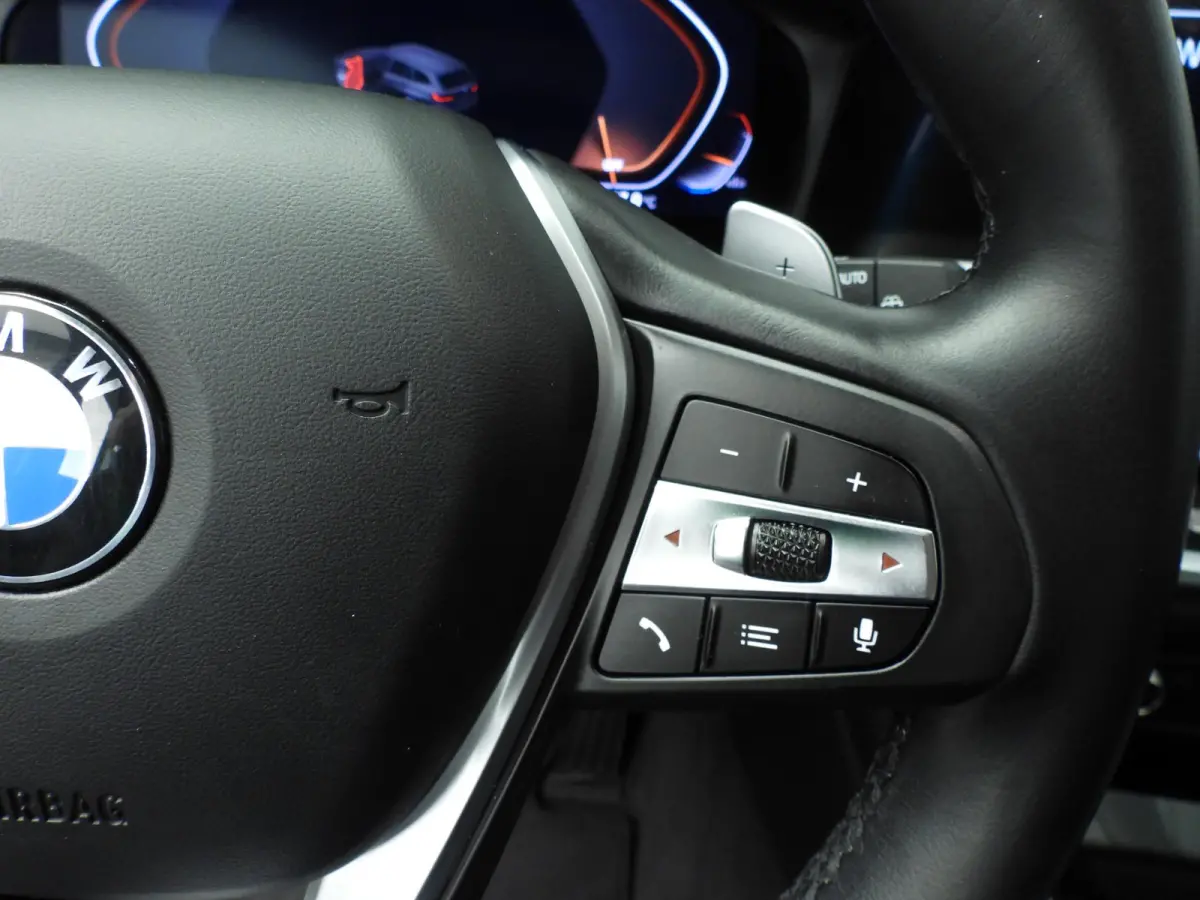 320i | LED | Navigatie | Sportstoelen | Stoelverwarming | Keyles go | Chrome line | DAB | hifi speakers | Alu 18 inch
