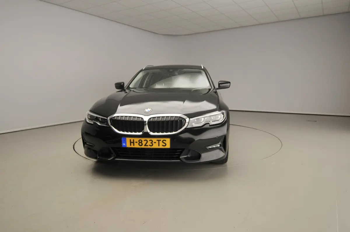 320i | LED | Navigatie | Sportstoelen | Stoelverwarming | Keyles go | Chrome line | DAB | hifi speakers | Alu 18 inch