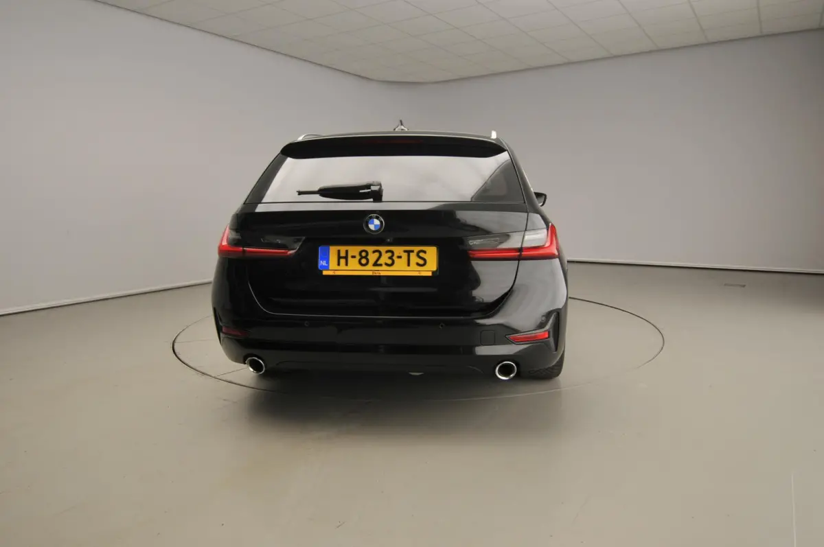 320i | LED | Navigatie | Sportstoelen | Stoelverwarming | Keyles go | Chrome line | DAB | hifi speakers | Alu 18 inch