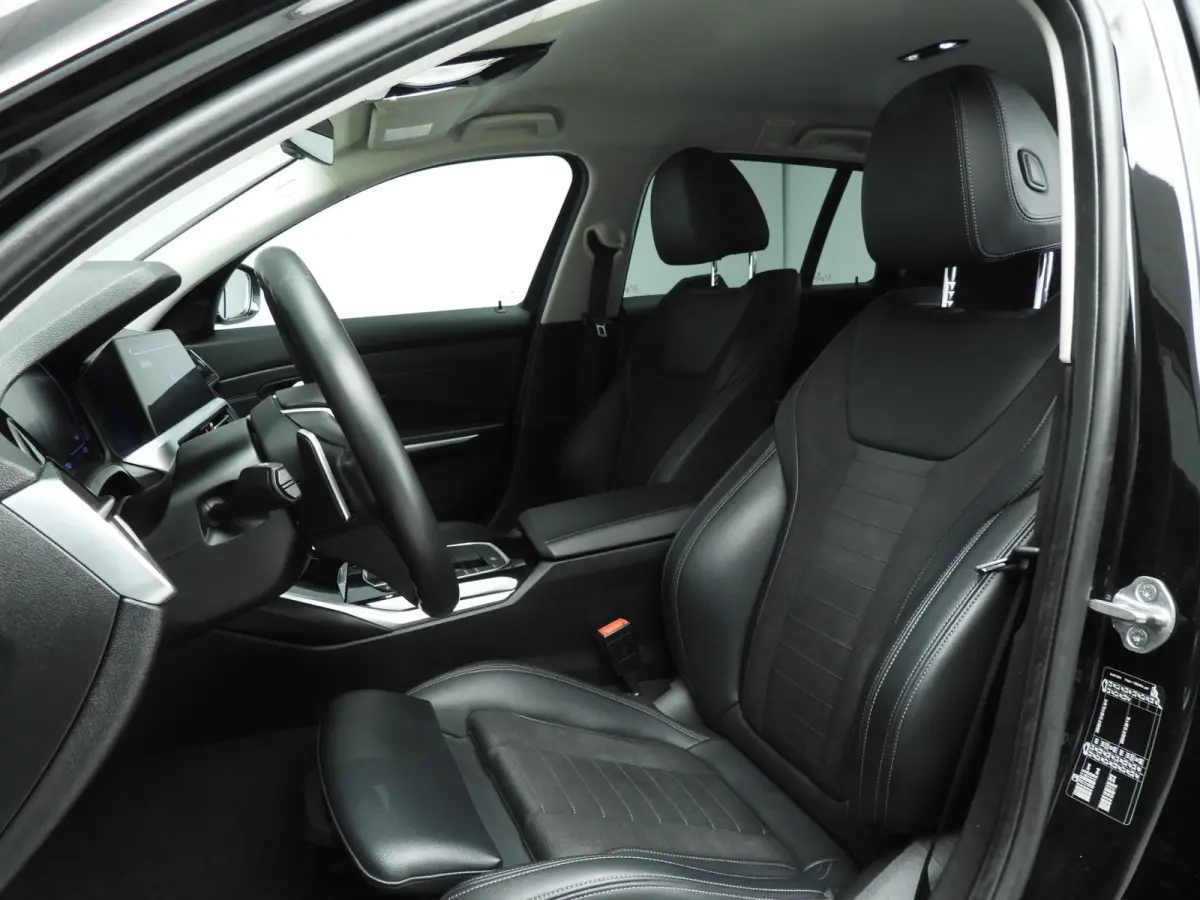 320i | LED | Navigatie | Sportstoelen | Stoelverwarming | Keyles go | Chrome line | DAB | hifi speakers | Alu 18 inch