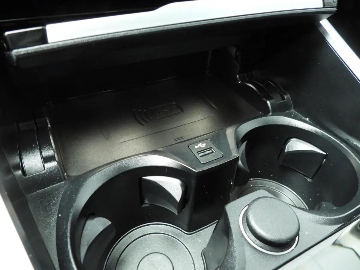 320i | LED | Navigatie | Sportstoelen | Stoelverwarming | Keyles go | Chrome line | DAB | hifi speakers | Alu 18 inch