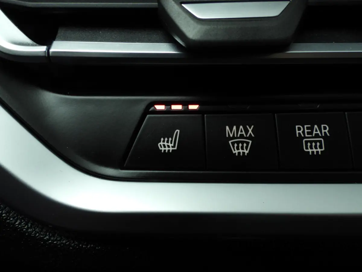 320i | LED | Navigatie | Sportstoelen | Stoelverwarming | Keyles go | Chrome line | DAB | hifi speakers | Alu 18 inch