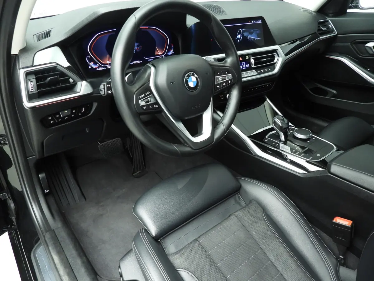 320i | LED | Navigatie | Sportstoelen | Stoelverwarming | Keyles go | Chrome line | DAB | hifi speakers | Alu 18 inch