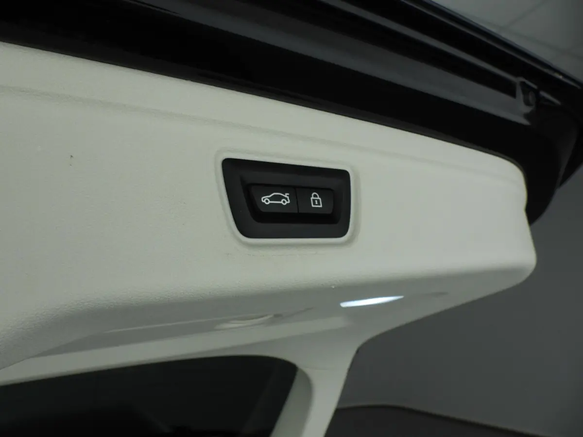320i | LED | Navigatie | Sportstoelen | Stoelverwarming | Keyles go | Chrome line | DAB | hifi speakers | Alu 18 inch