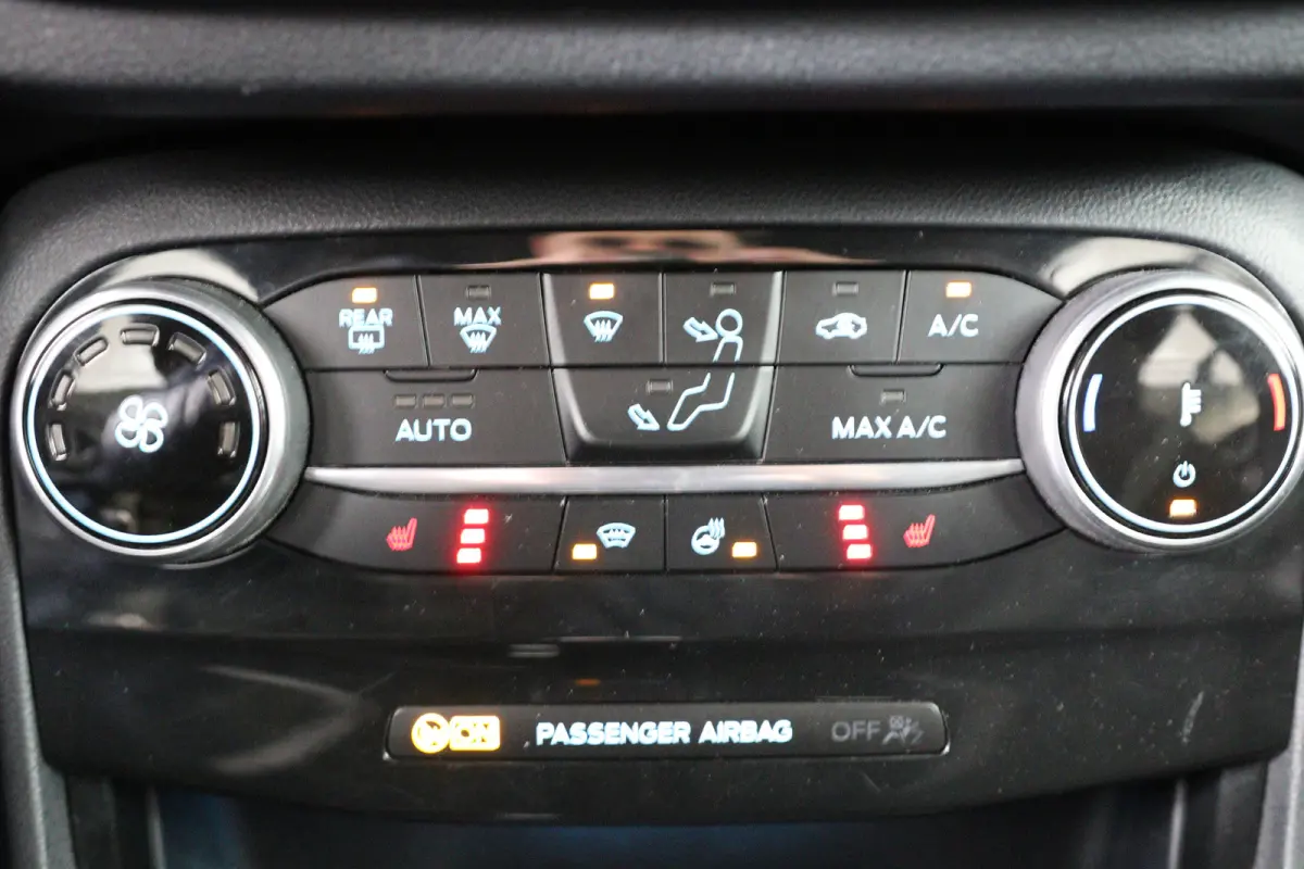 1.0 EcoBoost ST-Line | 1e Eigenaar! | Automaat | Winter Pack | Navi | Camera | Parkeersensoren V+A | Clima | Keyless | Lichtmetalen Velgen | LED | Cruise Control
