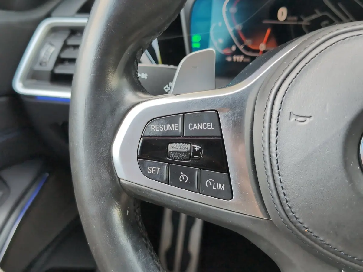 318i Executive Edition | M Sport | Harman/Kardon | Stoelverwarming | Camera | Cruise control | Navi |