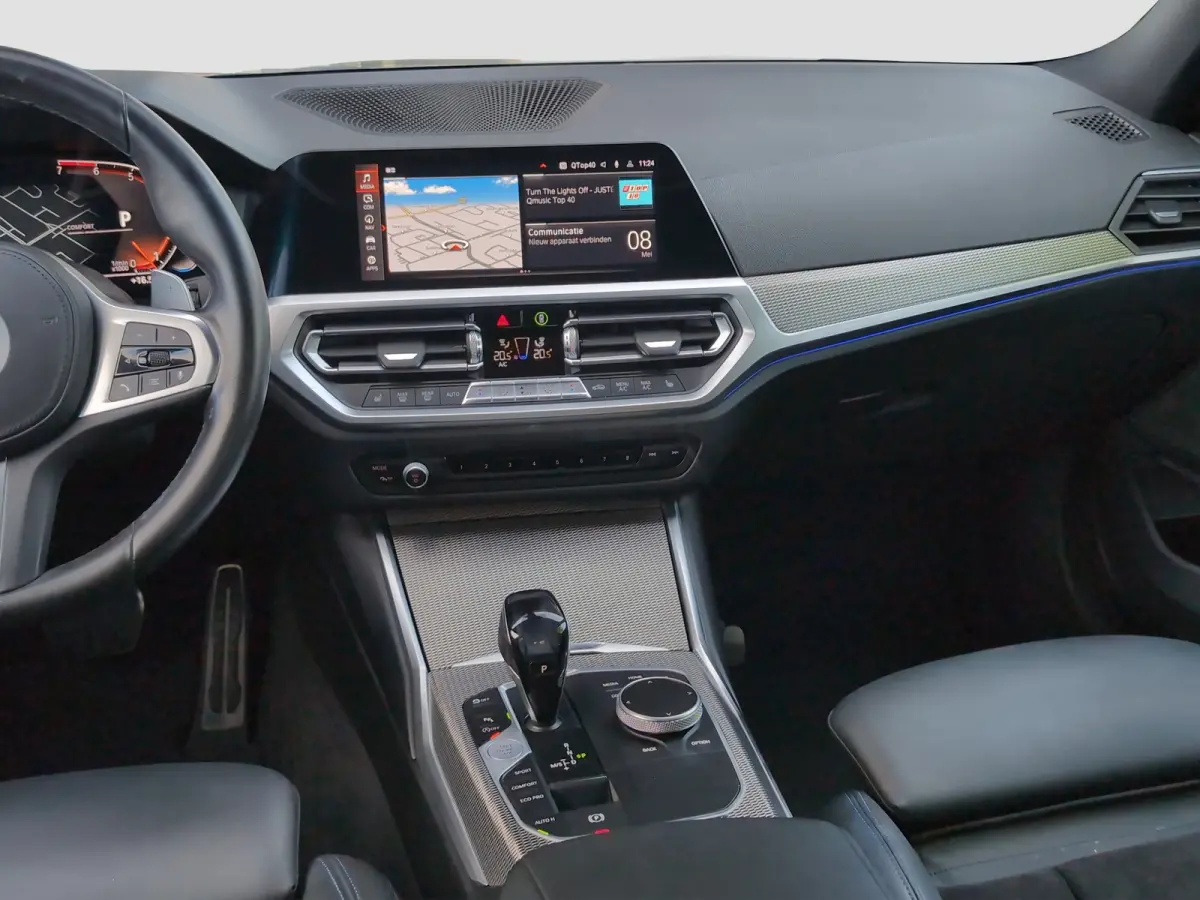 318i Executive Edition | M Sport | Harman/Kardon | Stoelverwarming | Camera | Cruise control | Navi |