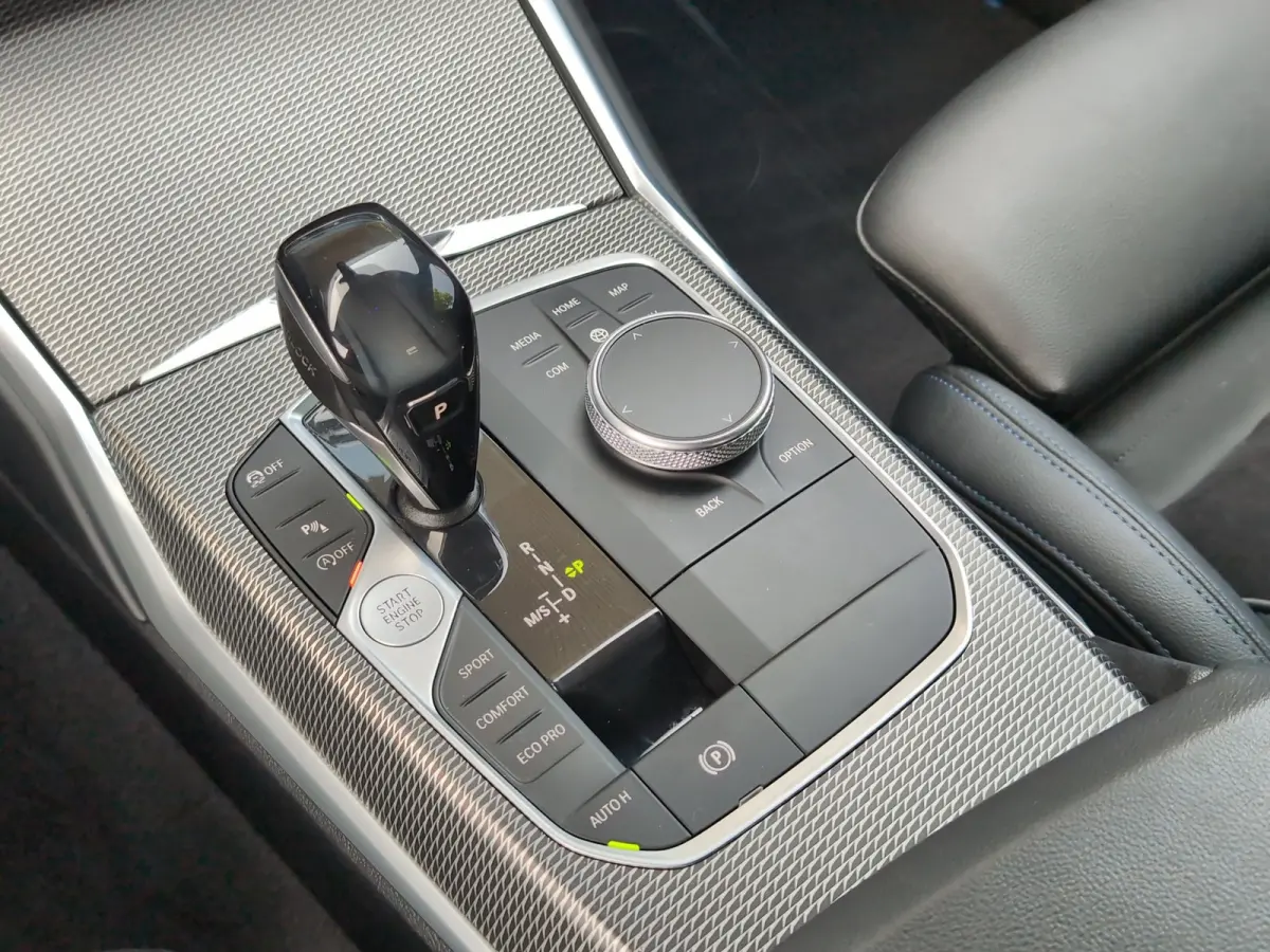 318i Executive Edition | M Sport | Harman/Kardon | Stoelverwarming | Camera | Cruise control | Navi |