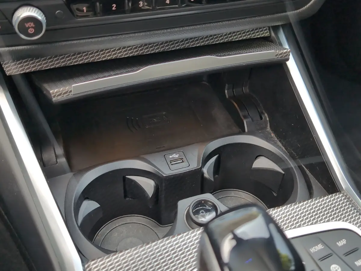318i Executive Edition | M Sport | Harman/Kardon | Stoelverwarming | Camera | Cruise control | Navi |