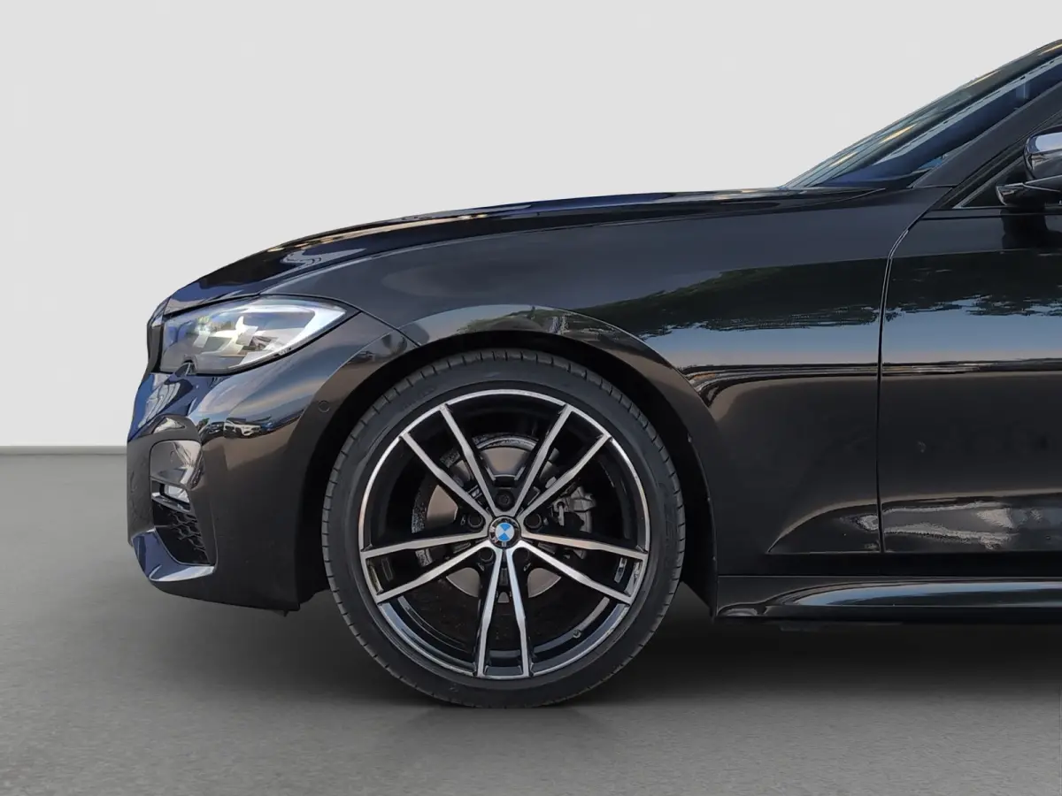 318i Executive Edition | M Sport | Harman/Kardon | Stoelverwarming | Camera | Cruise control | Navi |