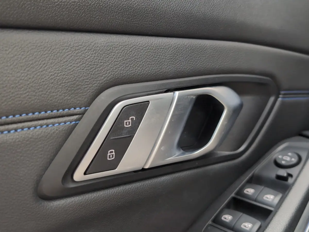 318i Executive Edition | M Sport | Harman/Kardon | Stoelverwarming | Camera | Cruise control | Navi |
